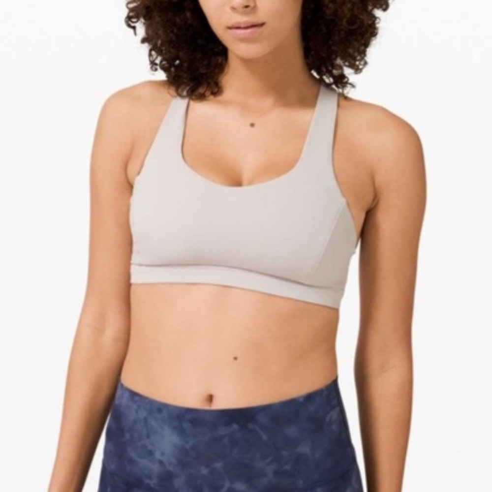 Lululemon Free to be serene C/D sports bra Sz 4